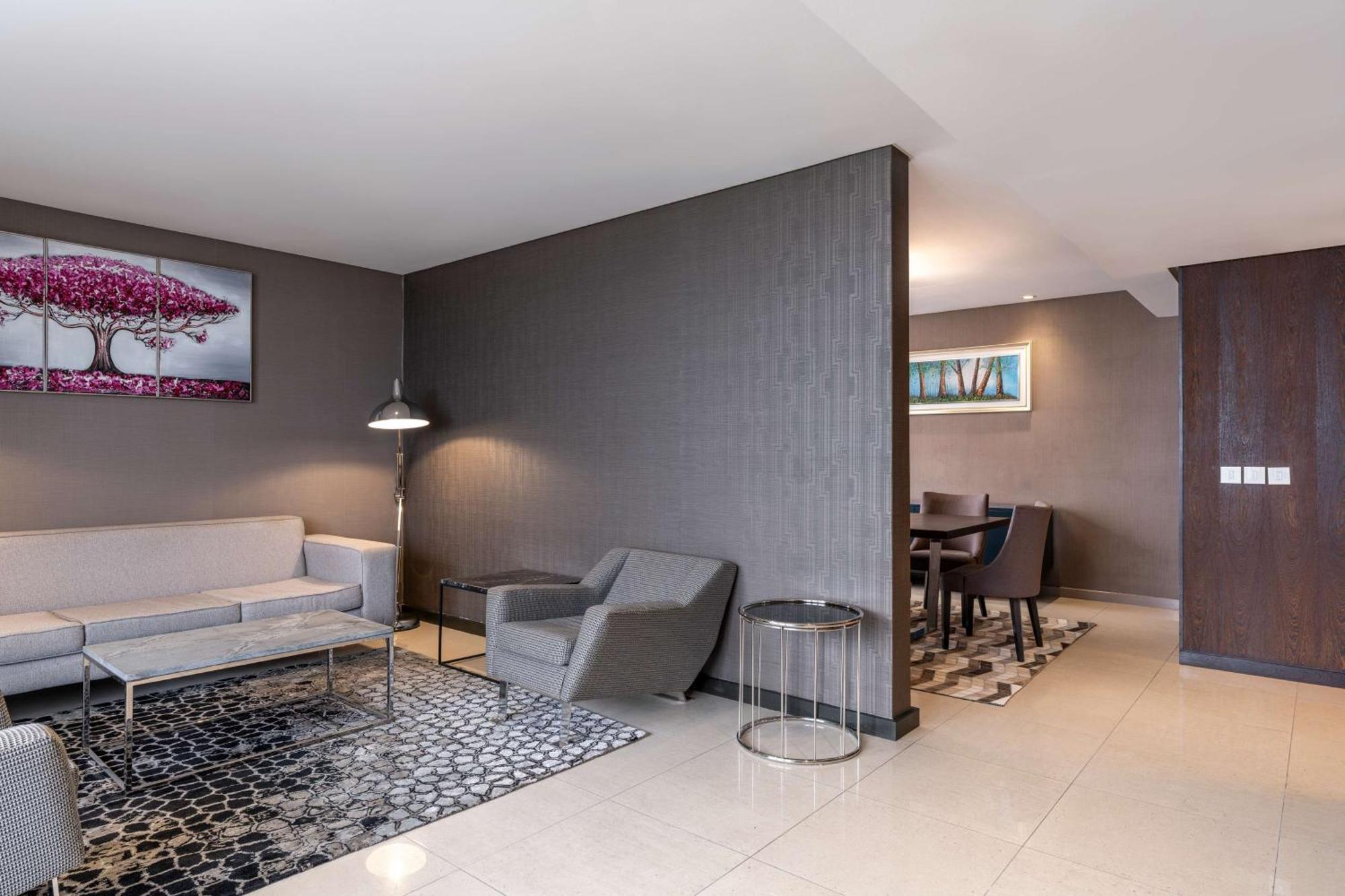 Radisson Blu Okoume Palace Hotel, ליברוויל מראה חיצוני תמונה