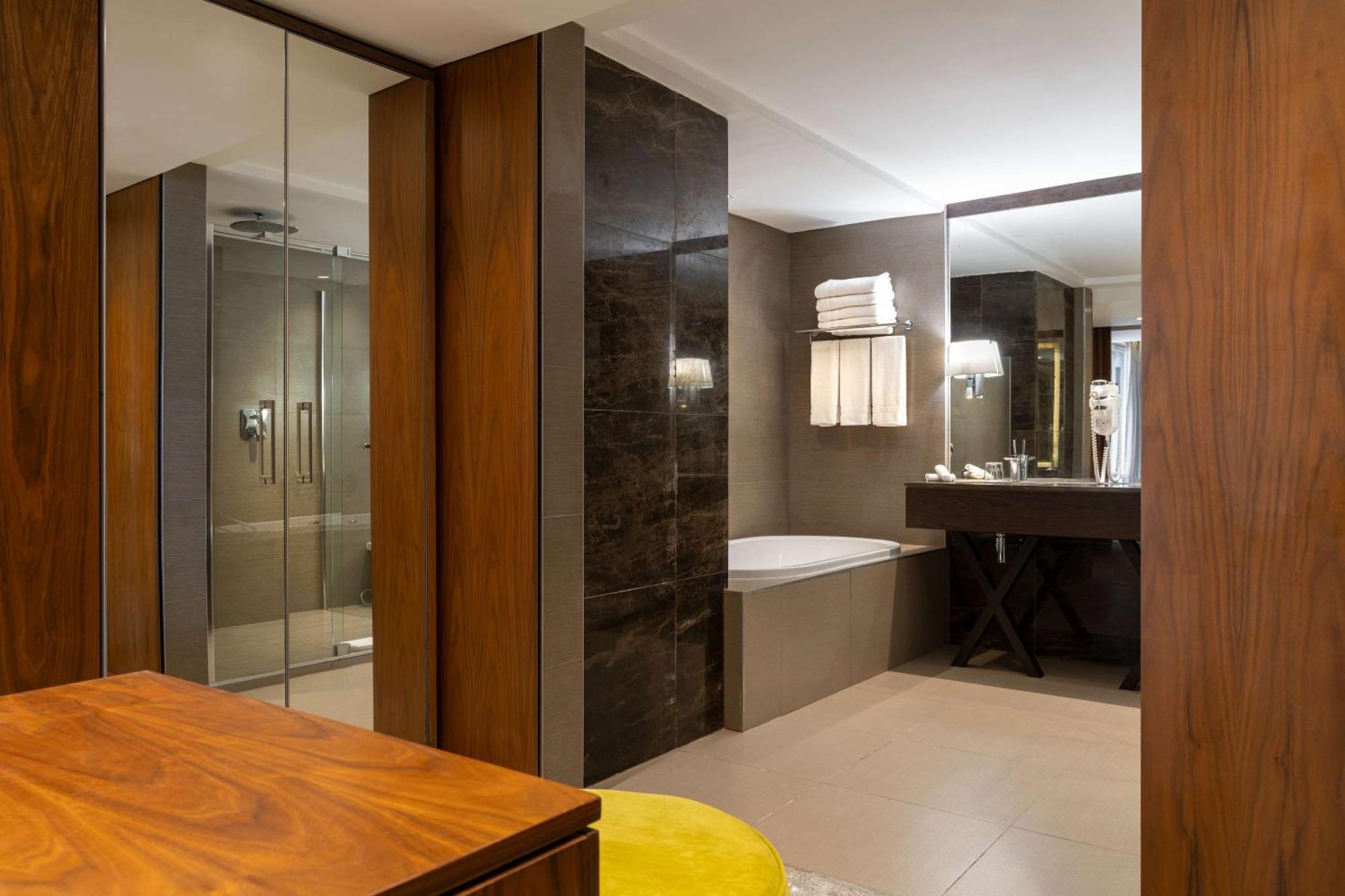 Radisson Blu Okoume Palace Hotel, ליברוויל מראה חיצוני תמונה