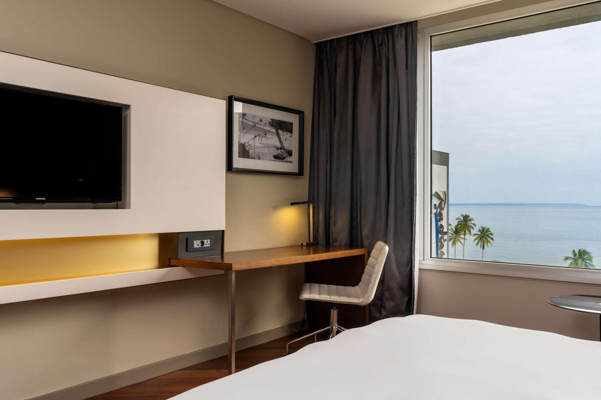 Radisson Blu Okoume Palace Hotel, ליברוויל מראה חיצוני תמונה