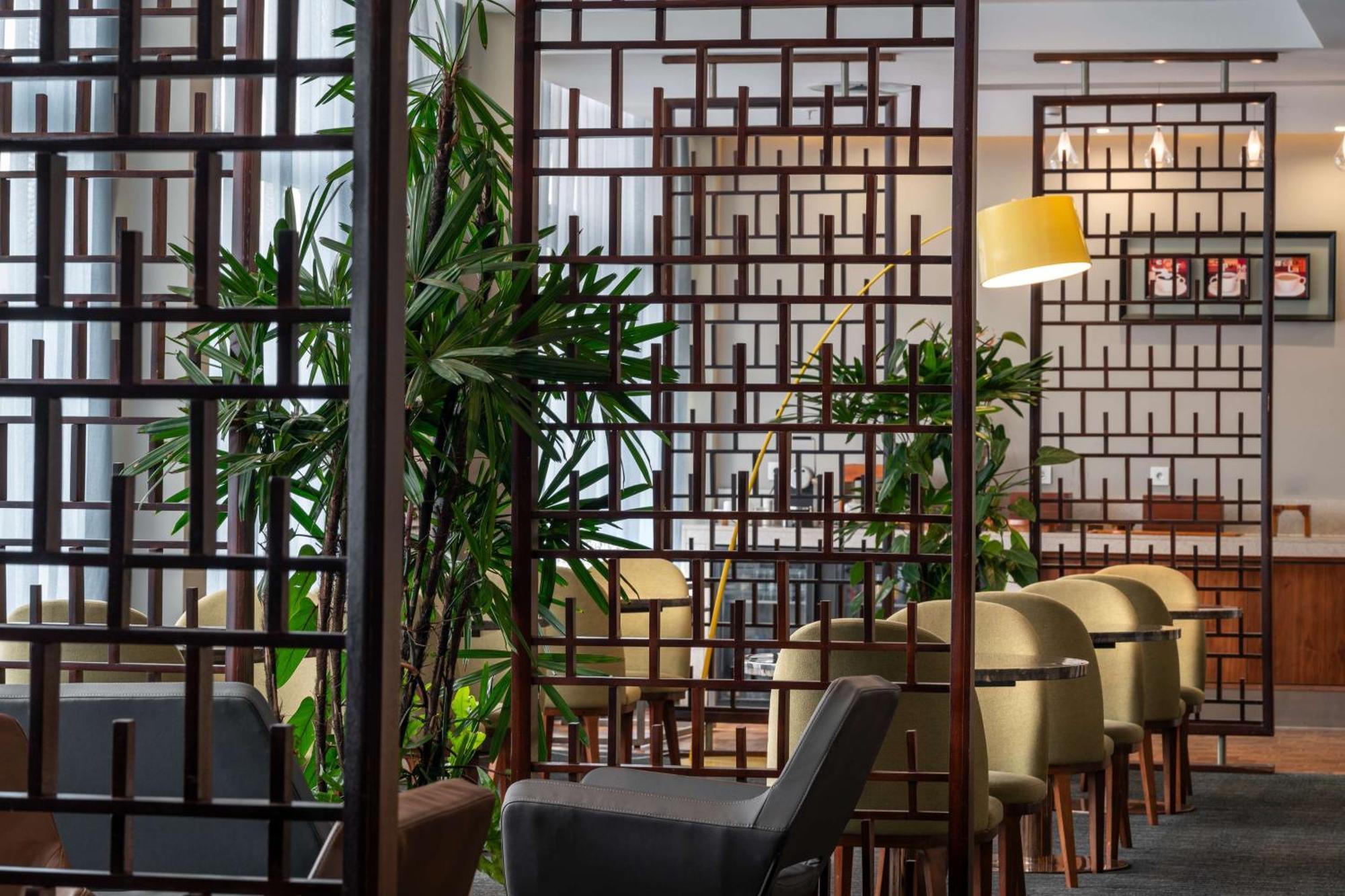 Radisson Blu Okoume Palace Hotel, ליברוויל מראה חיצוני תמונה