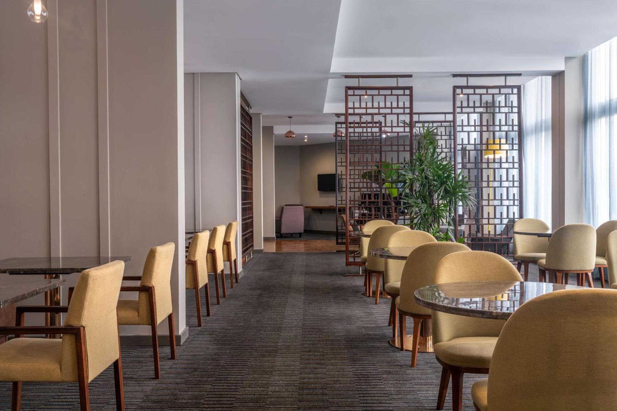 Radisson Blu Okoume Palace Hotel, ליברוויל מראה חיצוני תמונה