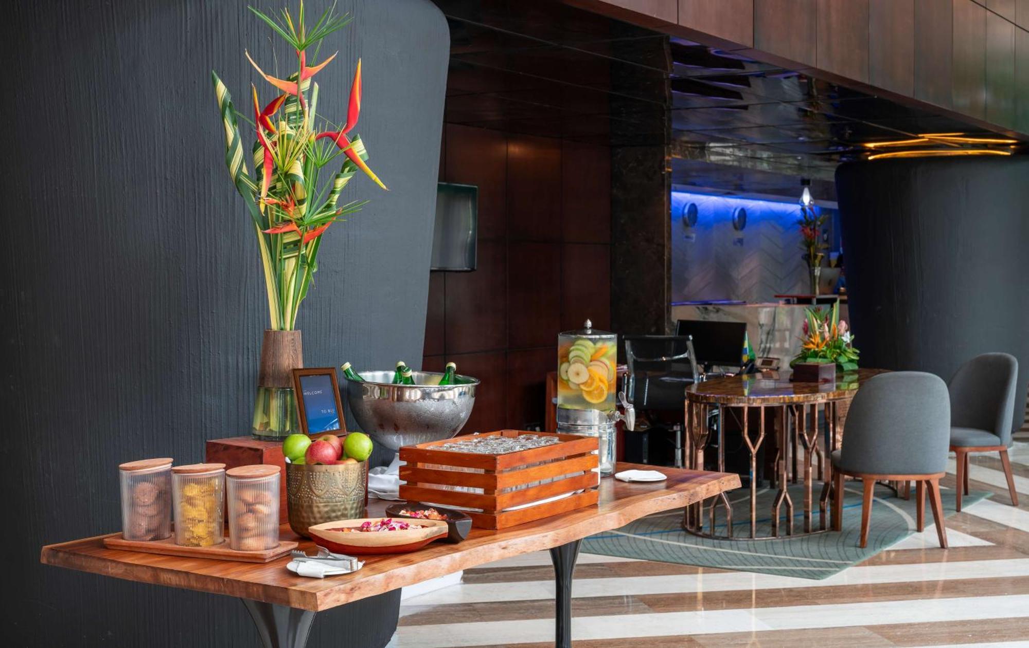 Radisson Blu Okoume Palace Hotel, ליברוויל מראה חיצוני תמונה