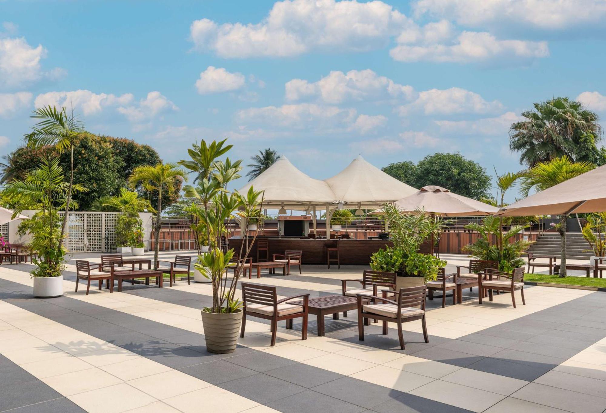 Radisson Blu Okoume Palace Hotel, ליברוויל מראה חיצוני תמונה