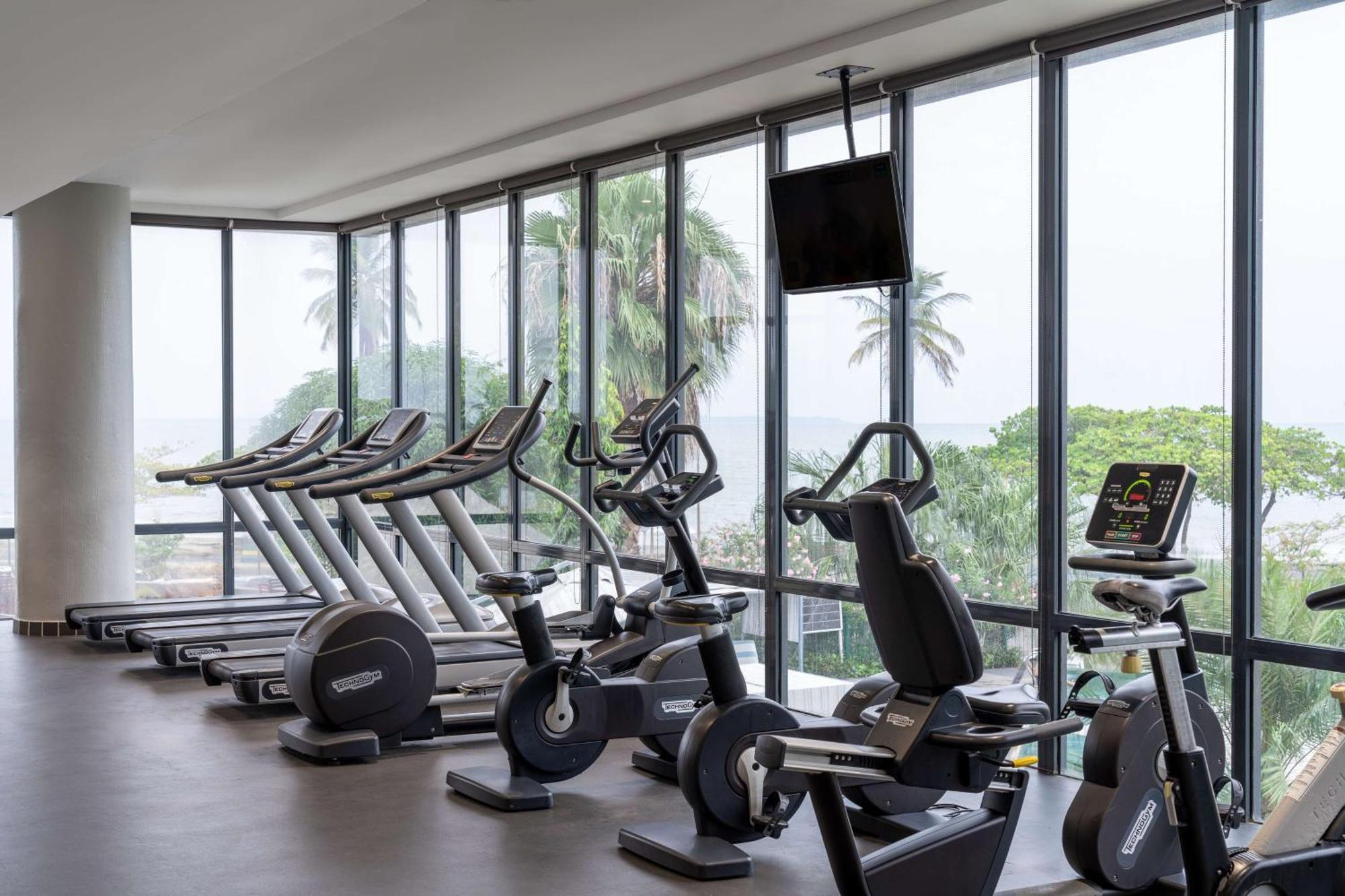 Radisson Blu Okoume Palace Hotel, ליברוויל מראה חיצוני תמונה