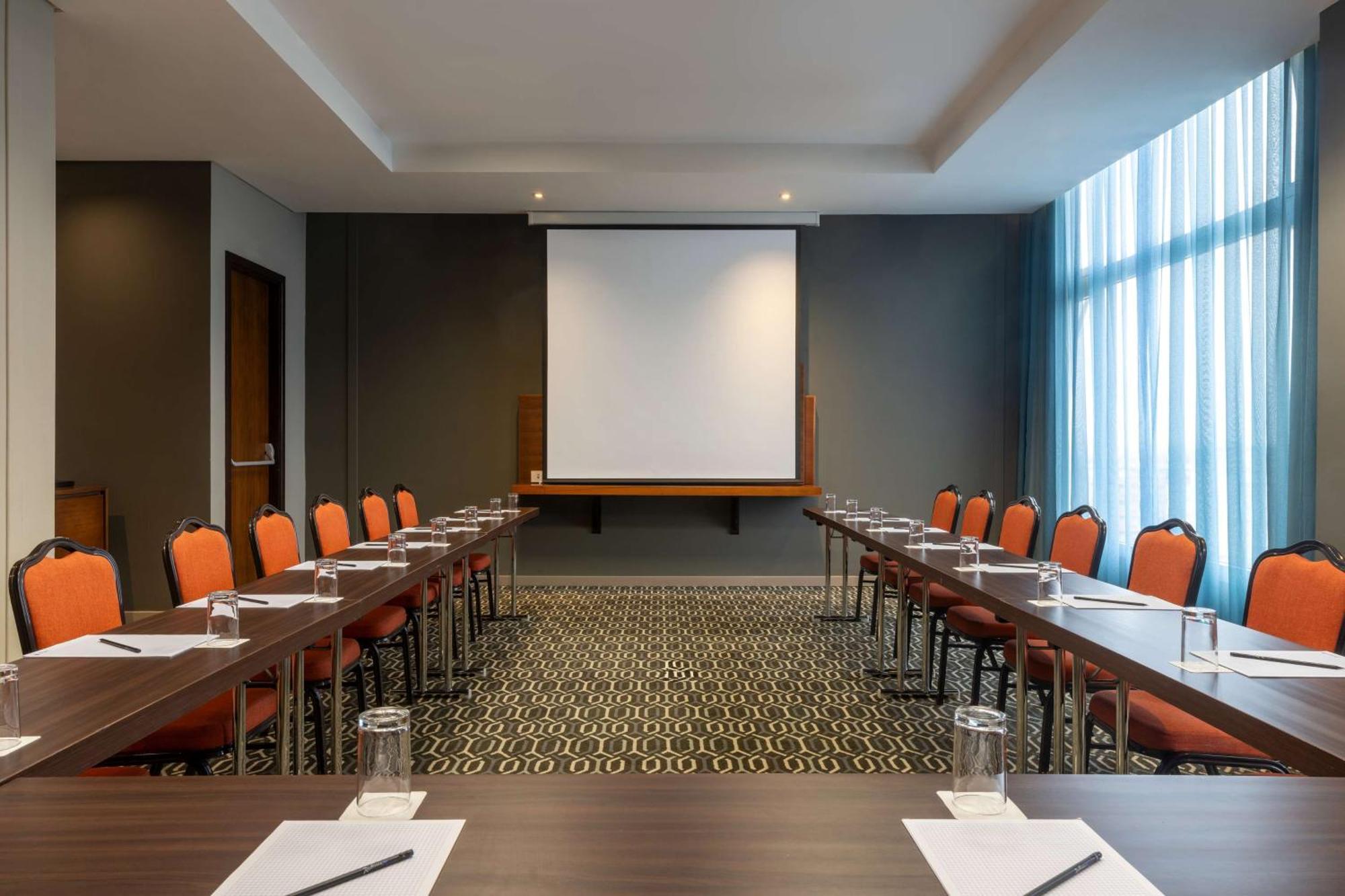 Radisson Blu Okoume Palace Hotel, ליברוויל מראה חיצוני תמונה