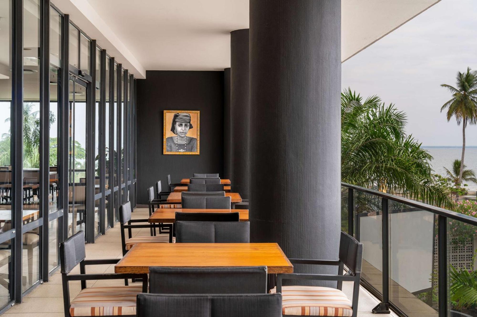 Radisson Blu Okoume Palace Hotel, ליברוויל מראה חיצוני תמונה