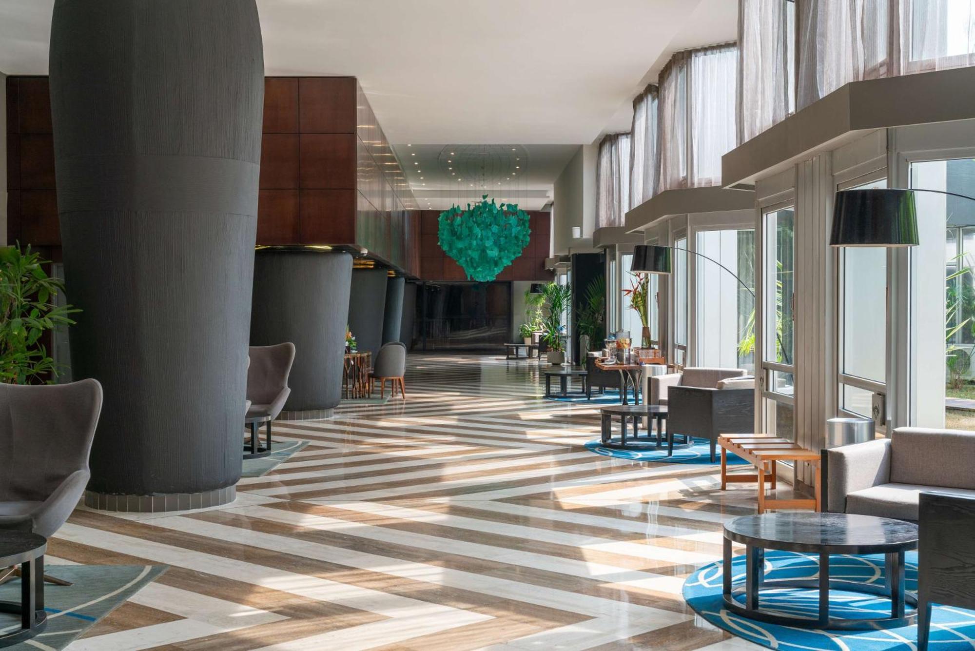 Radisson Blu Okoume Palace Hotel, ליברוויל מראה חיצוני תמונה