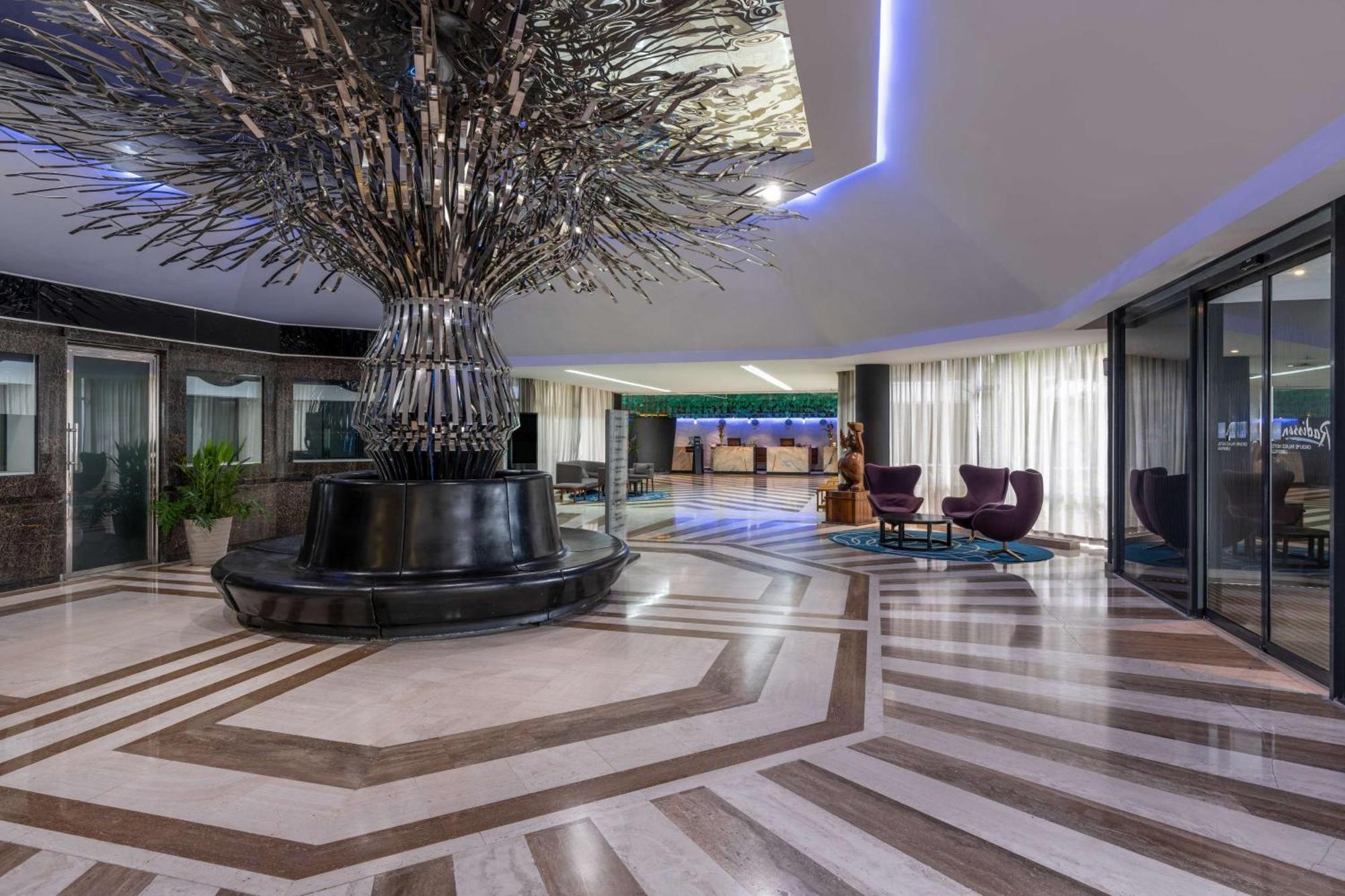 Radisson Blu Okoume Palace Hotel, ליברוויל מראה חיצוני תמונה