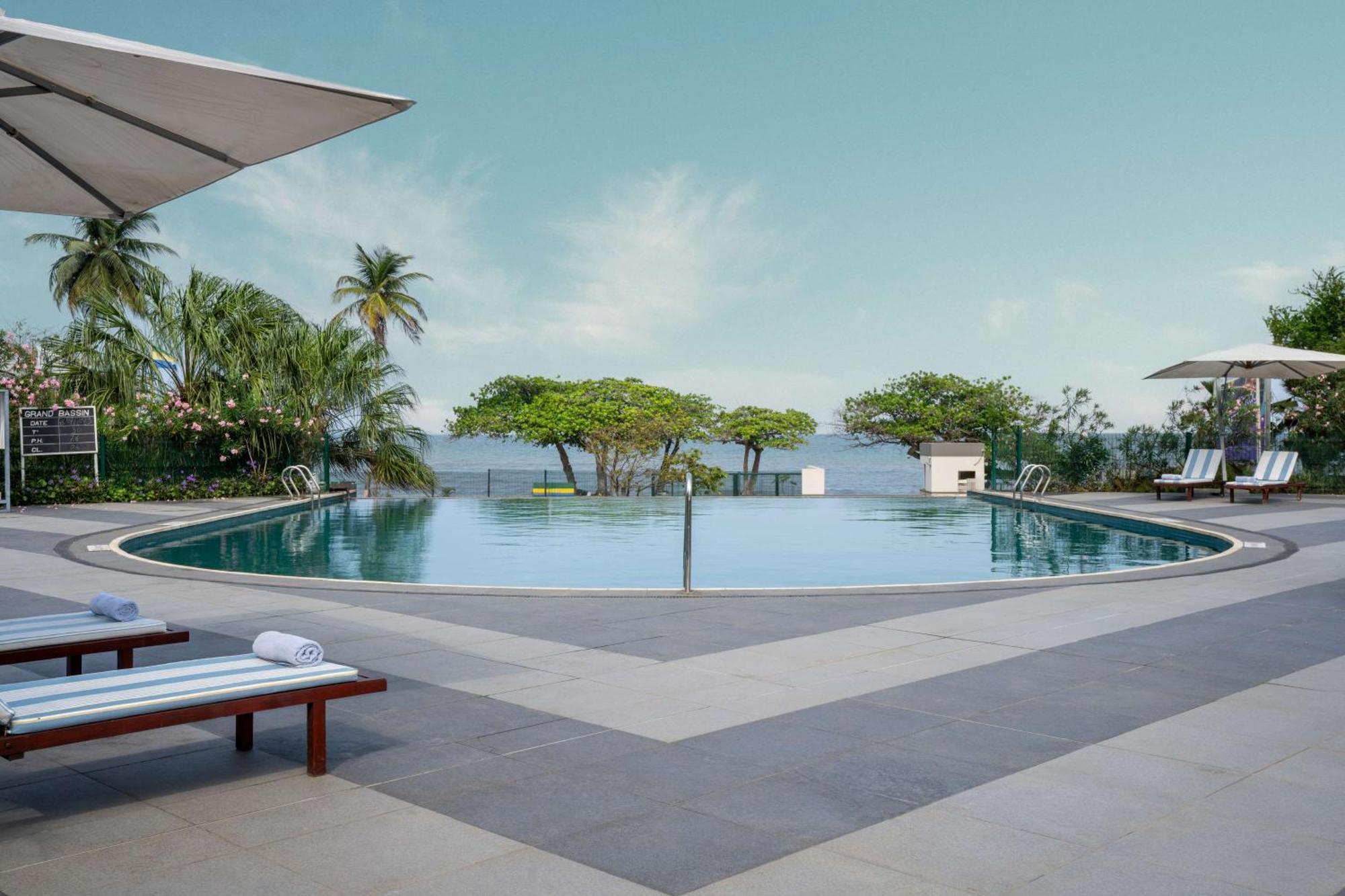 Radisson Blu Okoume Palace Hotel, ליברוויל מראה חיצוני תמונה