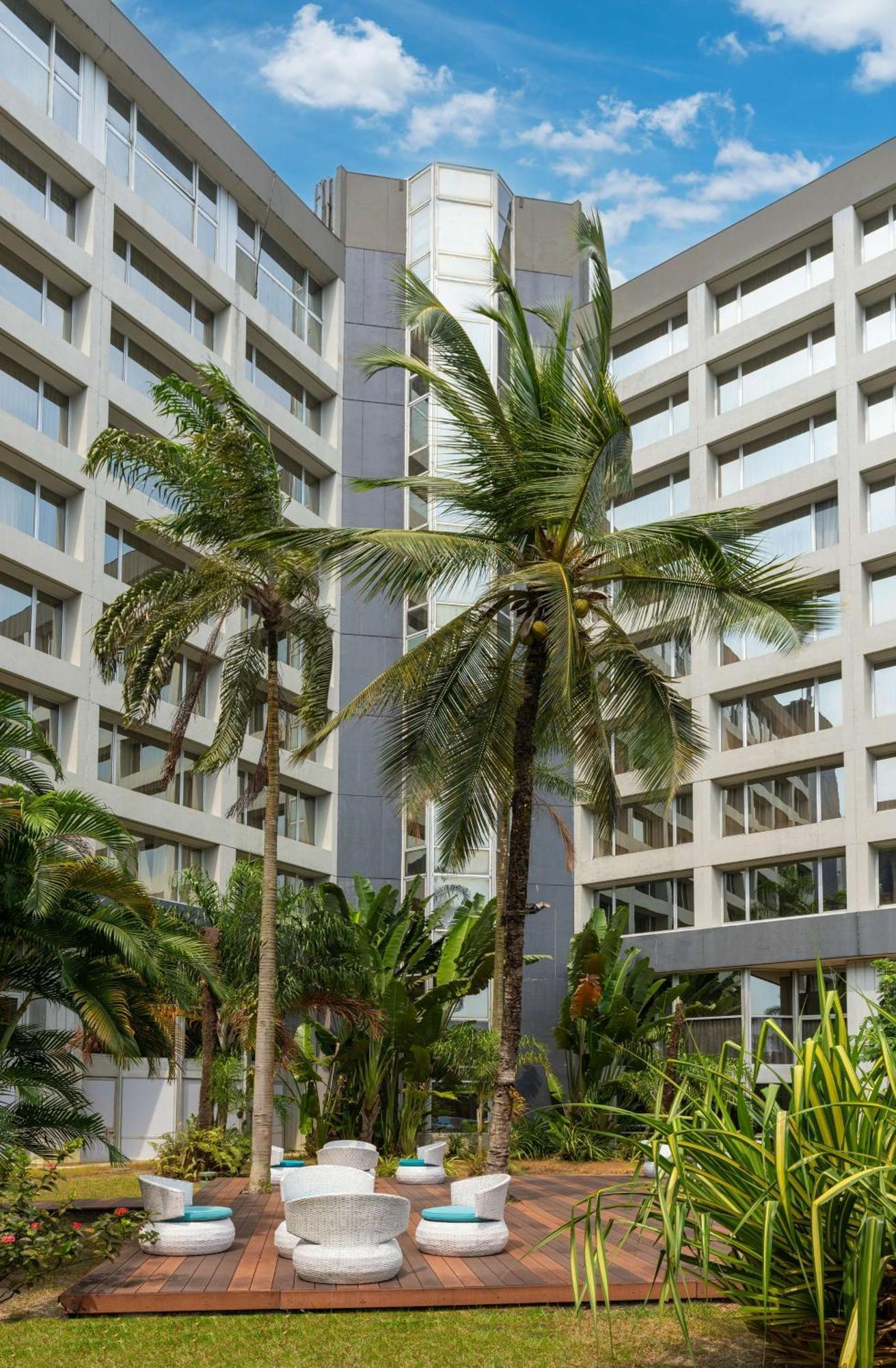 Radisson Blu Okoume Palace Hotel, ליברוויל מראה חיצוני תמונה