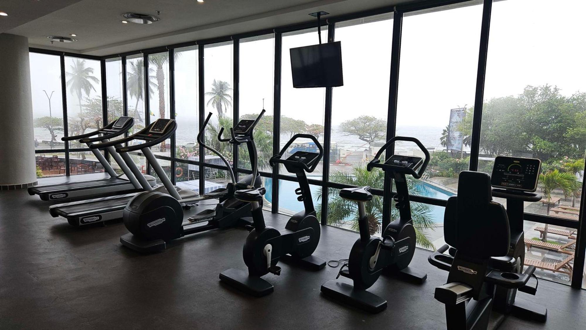 Radisson Blu Okoume Palace Hotel, ליברוויל מראה חיצוני תמונה