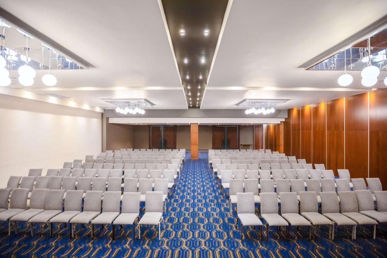 Radisson Blu Okoume Palace Hotel, ליברוויל מראה חיצוני תמונה
